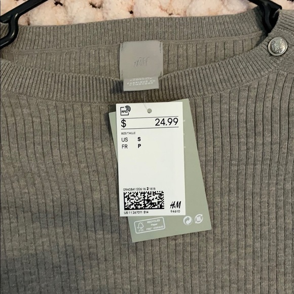 H&M long sleeve shirt - Picture 2 of 3